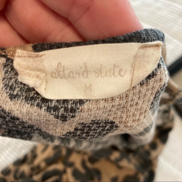 Altar’d State Leopard Vneck Bell Sleeve Peplum top medium - Picture 4 of 5